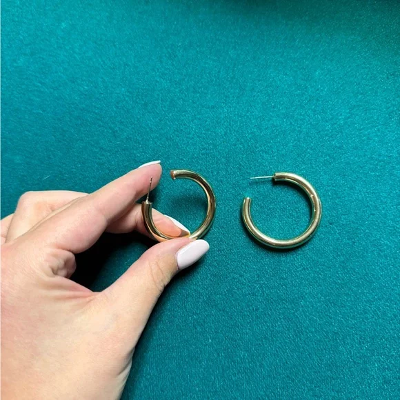 Nordstrom Sleek Medium Sized Gold Hoop Earrings - Picture 2 of 2